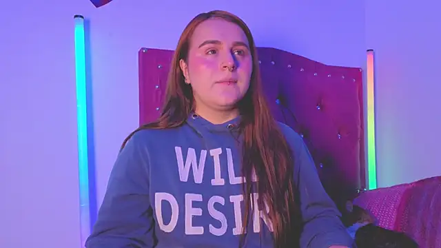 Snapshot of evy_orange1 chatting on October 18, 1:08 am evy orange1 online show from October 18, 1:08 am