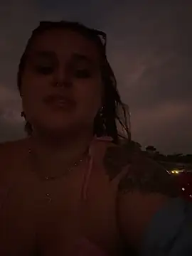 Snapshot of evy_orange1 chatting on October 26, 11:20 pm evy orange1 online show from October 26, 11:20 pm