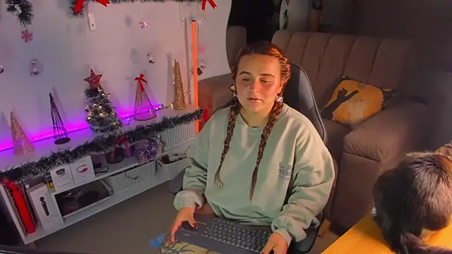 evy orange1 online show from December 17, 1:11 am