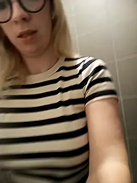 Snapshot of Giuliana_baby chatting on January 13, 9:41 am Giuliana baby online show from January 13, 9:41 am