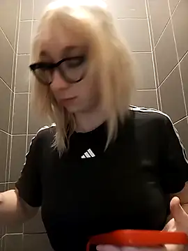 Snapshot of Giuliana_baby chatting on January 27, 10:16 am Giuliana baby online show from January 27, 10:16 am