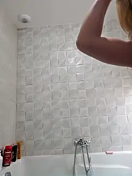 Snapshot of Giuliana_baby chatting on February 4, 8:28 pm Giuliana baby online show from February 4, 8:28 pm