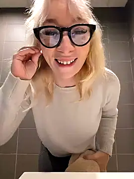 Snapshot of Giuliana_baby chatting on February 14, 10:28 am Giuliana baby online show from February 14, 10:28 am