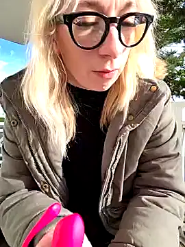 Snapshot of Giuliana_baby chatting on February 15, 2:33 pm Giuliana baby online show from February 15, 2:33 pm