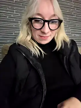 Snapshot of Giuliana_baby chatting on February 16, 8:00 pm Giuliana baby online show from February 16, 8:00 pm