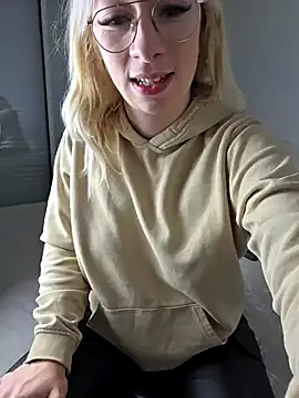 Snapshot of Giuliana_baby chatting on February 17, 8:26 pm Giuliana baby online show from February 17, 8:26 pm