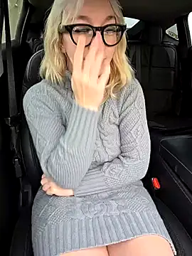 Snapshot of Giuliana_baby chatting on February 19, 8:44 am Giuliana baby online show from February 19, 8:44 am