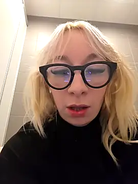 Snapshot of Giuliana_baby chatting on February 19, 11:49 am Giuliana baby online show from February 19, 11:49 am