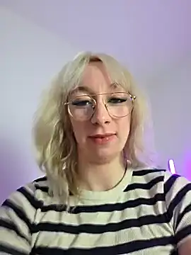 Snapshot of Giuliana_baby chatting on February 19, 11:04 pm Giuliana baby online show from February 19, 11:04 pm