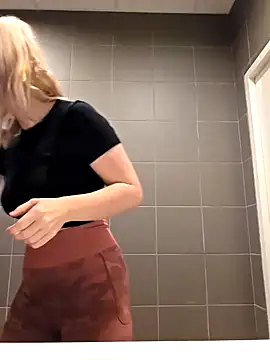 Snapshot of Giuliana_baby chatting on February 24, 9:00 am Giuliana baby online show from February 24, 9:00 am