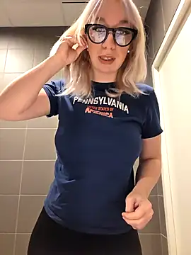 Snapshot of Giuliana_baby chatting on February 26, 10:26 am Giuliana baby online show from February 26, 10:26 am