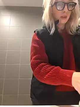 Snapshot of Giuliana_baby chatting on February 27, 9:43 am Giuliana baby online show from February 27, 9:43 am