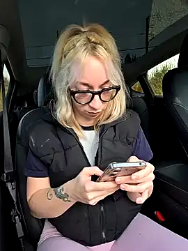 Snapshot of Giuliana_baby chatting on March 3, 4:03 pm Giuliana baby online show from March 3, 4:03 pm