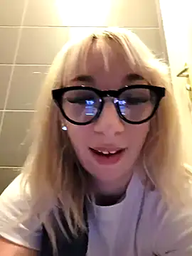 Snapshot of Giuliana_baby chatting on March 7, 9:18 am Giuliana baby online show from March 7, 9:18 am