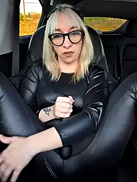 Snapshot of Giuliana_baby chatting on March 18, 5:21 pm Giuliana baby online show from March 18, 5:21 pm