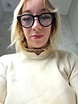 Snapshot of Giuliana_baby chatting on September 13, 4:23 am Giuliana baby online show from September 13, 4:23 am