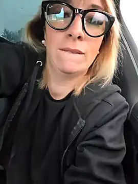 Snapshot of Giuliana_baby chatting on September 26, 6:50 am Giuliana baby online show from September 26, 6:50 am