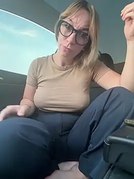 Snapshot of Giuliana_baby chatting on October 11, 5:11 pm Giuliana baby online show from October 11, 5:11 pm