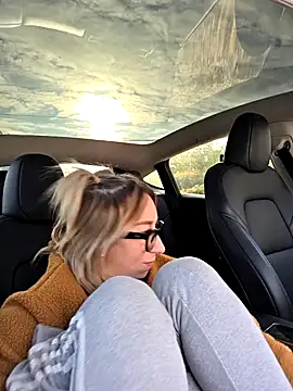 Snapshot of Giuliana_baby chatting on October 16, 7:42 am Giuliana baby online show from October 16, 7:42 am