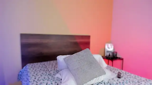 justinbiler online show from February 8, 6:44 pm