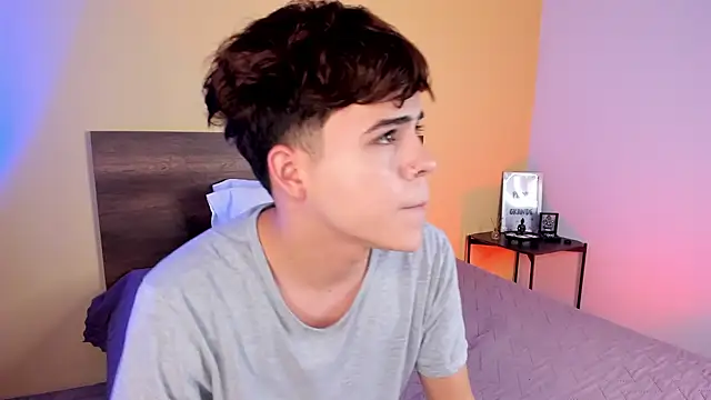 justinbiler online show from February 13, 4:32 am