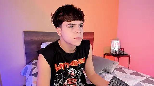 justinbiler online show from February 14, 12:36 pm