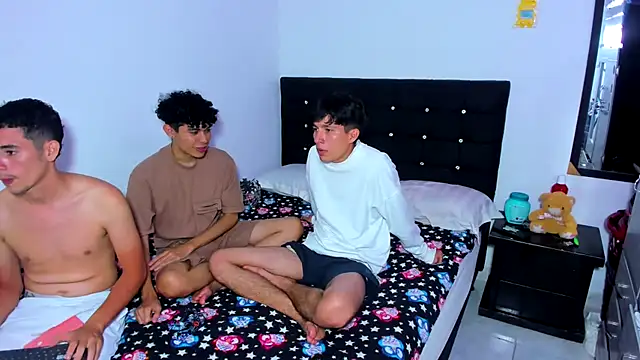 Alexander and Xiao online show from February 5, 12:10 am