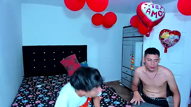 Alexander and Xiao online show from February 15, 10:10 pm