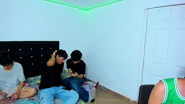 Alexander and Xiao online show from March 4, 9:22 pm