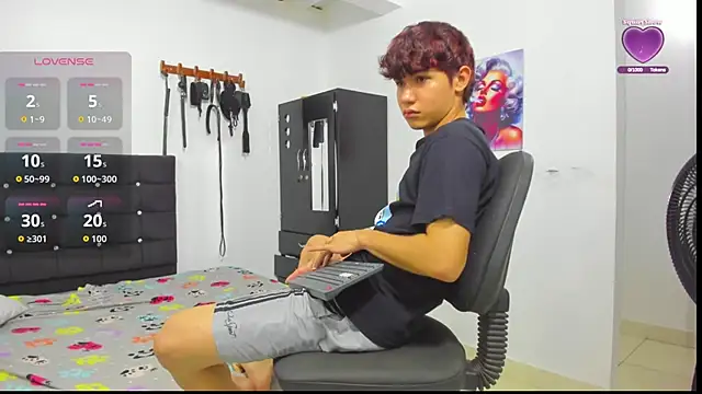 Alexander and Xiao online show from February 4, 12:49 am