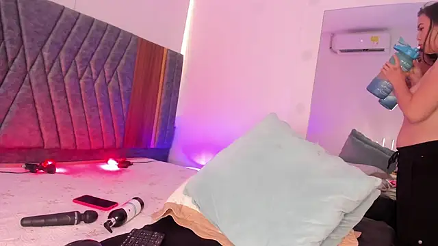 Snapshot of MADISSONLOVE_ chatting on January 27, 6:09 pm MADISSONLOVE online show from January 27, 6:09 pm