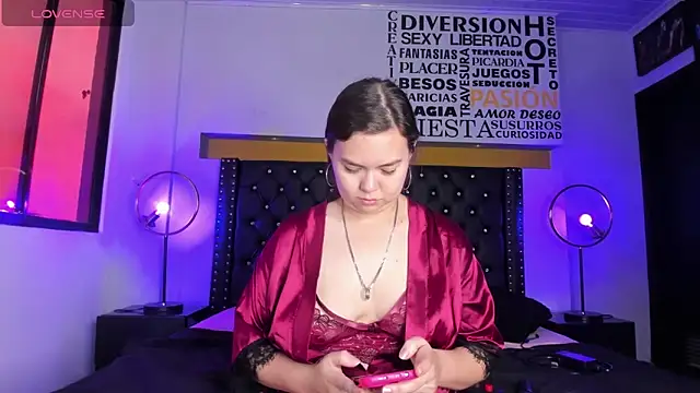 Snapshot of MADISSONLOVE_ chatting on February 13, 12:11 pm MADISSONLOVE online show from February 13, 12:11 pm