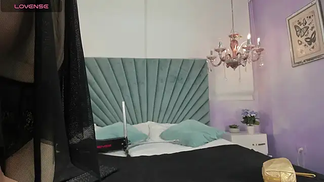 Snapshot of MADISSONLOVE_ chatting on February 17, 12:05 pm MADISSONLOVE online show from February 17, 12:05 pm