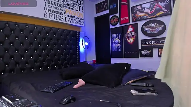 Snapshot of MADISSONLOVE_ chatting on March 5, 12:11 pm MADISSONLOVE online show from March 5, 12:11 pm