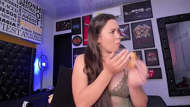 Snapshot of MADISSONLOVE_ chatting on March 5, 3:18 pm MADISSONLOVE online show from March 5, 3:18 pm