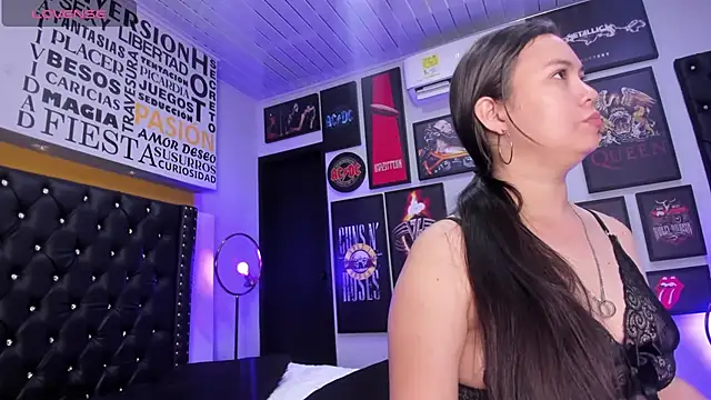 Snapshot of MADISSONLOVE_ chatting on March 11, 12:06 pm MADISSONLOVE online show from March 11, 12:06 pm