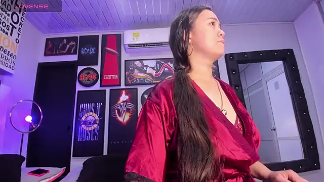 Snapshot of MADISSONLOVE_ chatting on March 17, 12:04 pm MADISSONLOVE online show from March 17, 12:04 pm