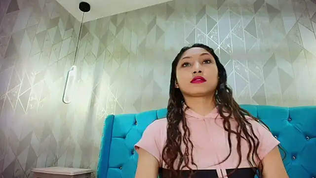 MadelineDoll online show from May 30, 4:59 pm