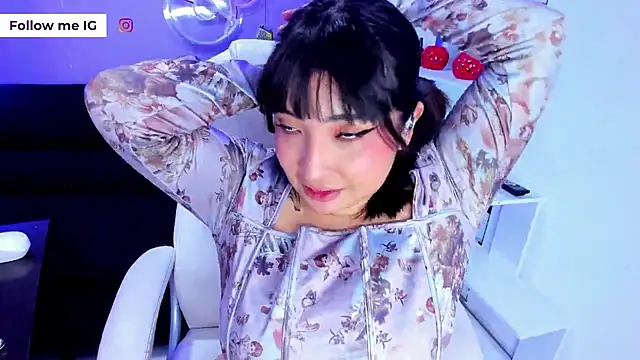 Emma monserrat online show from April 8, 11:10 am