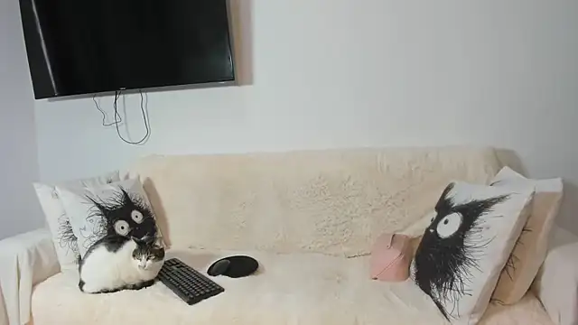 Emma Jnes online show from February 26, 9:37 pm