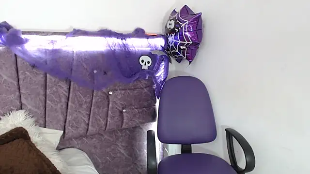 Penelope Fox14 online show from October 25, 1:18 pm