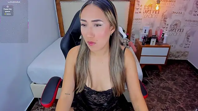 Snapshot of CAMILAGRAY chatting on May 15, 7:21 pm CAMILAGRAY online show from May 15, 7:21 pm