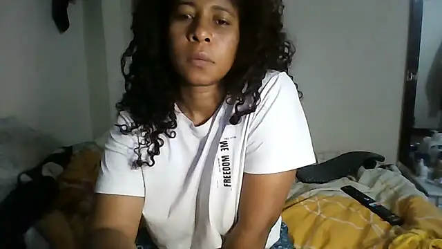 Snapshot of Ivon-09 chatting on December 5, 10:55 am Ivon-09 online show from December 5, 10:55 am