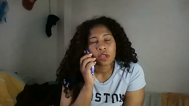 Snapshot of Ivon-09 chatting on December 10, 2:06 pm Ivon-09 online show from December 10, 2:06 pm