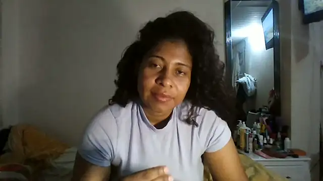 Snapshot of Ivon-09 chatting on December 14, 10:28 pm Ivon-09 online show from December 14, 10:28 pm