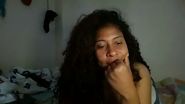 Snapshot of Ivon-09 chatting on December 19, 2:24 pm Ivon-09 online show from December 19, 2:24 pm