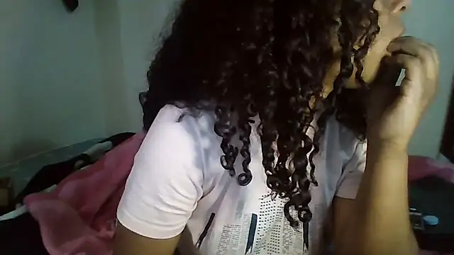 Snapshot of Ivon-09 chatting on December 26, 2:37 pm Ivon-09 online show from December 26, 2:37 pm