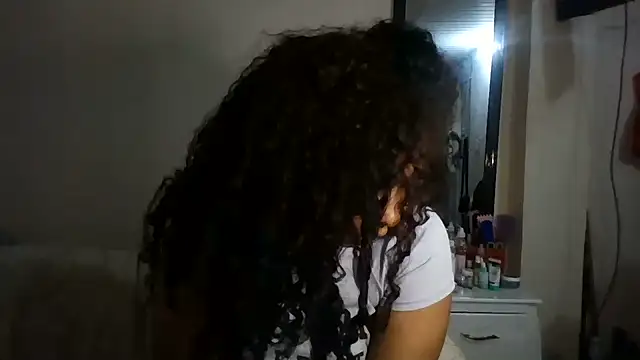 Snapshot of Ivon-09 chatting on December 27, 12:34 pm Ivon-09 online show from December 27, 12:34 pm