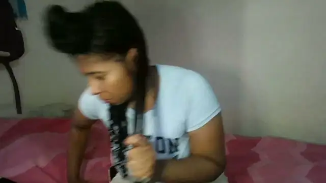 Snapshot of Ivon-09 chatting on January 19, 5:28 pm Ivon-09 online show from January 19, 5:28 pm