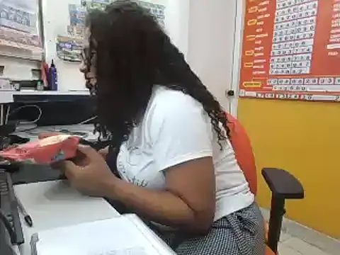 Snapshot of Ivon-09 chatting on February 2, 6:42 pm Ivon-09 online show from February 2, 6:42 pm